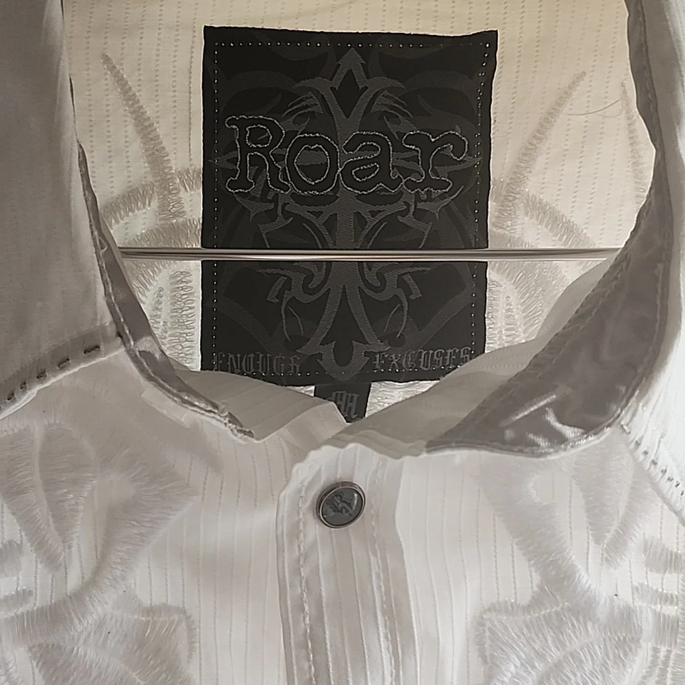 Early 2000's vintage Men's embroidered shirt - size medium - Picture 4 of 4